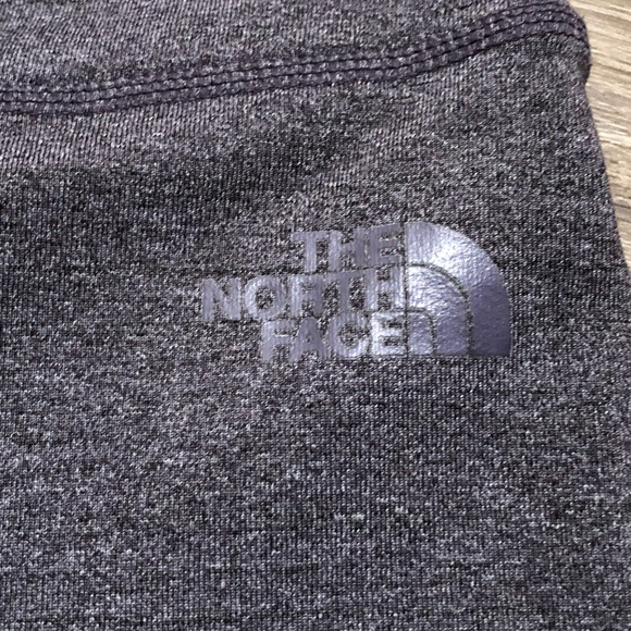 North Face Capri dark gray exercise leggings Size L - Picture 2 of 8